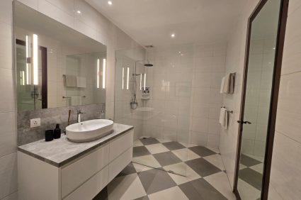 Downstairs ensuite – 2 Bedroom ensuite